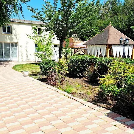 Hébergement de vacances Les Trois Palmiers - Jardin privatifs *